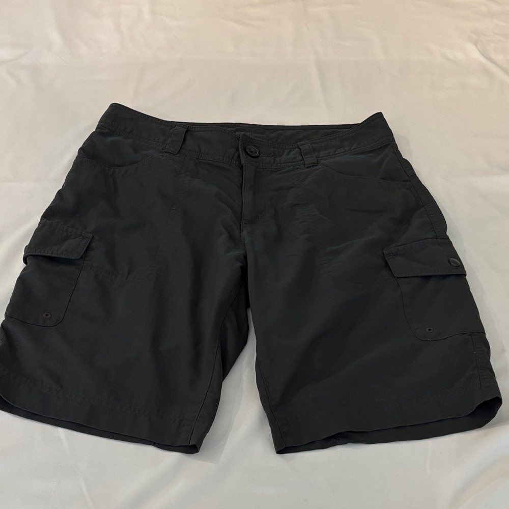 Columbia  Women’s Black Omni-Wick outdoor, hiking shorts, size 6